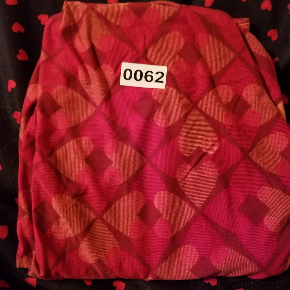 Lularoe New hearts pattern vintage Valentine's TC